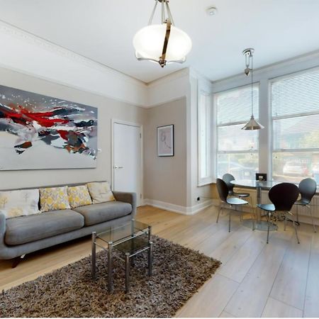 Super 1 Bedroom Flat In Hendon Near Middlesex University With Private Parking Exterior photo
