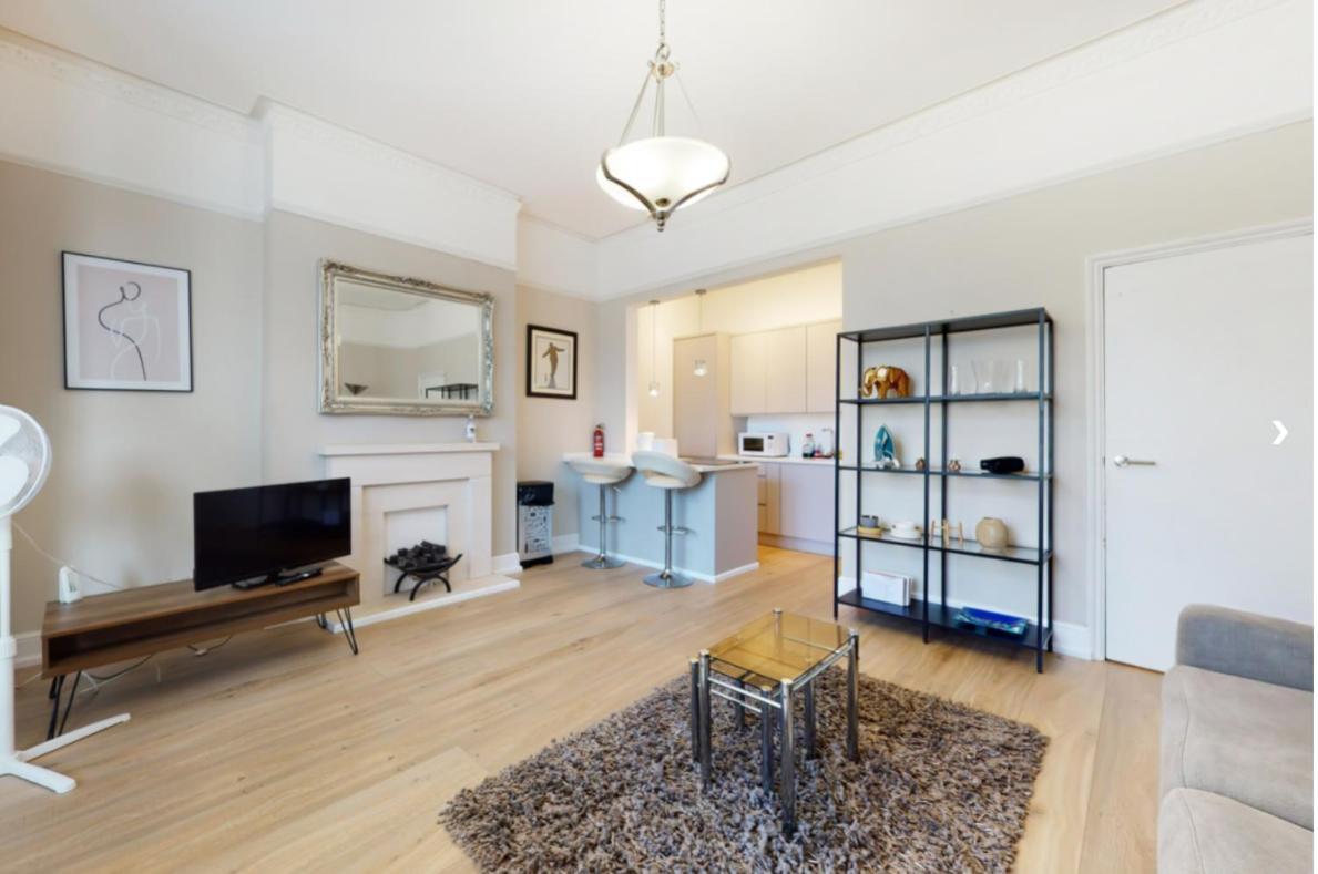 Super 1 Bedroom Flat In Hendon Near Middlesex University With Private Parking Exterior photo