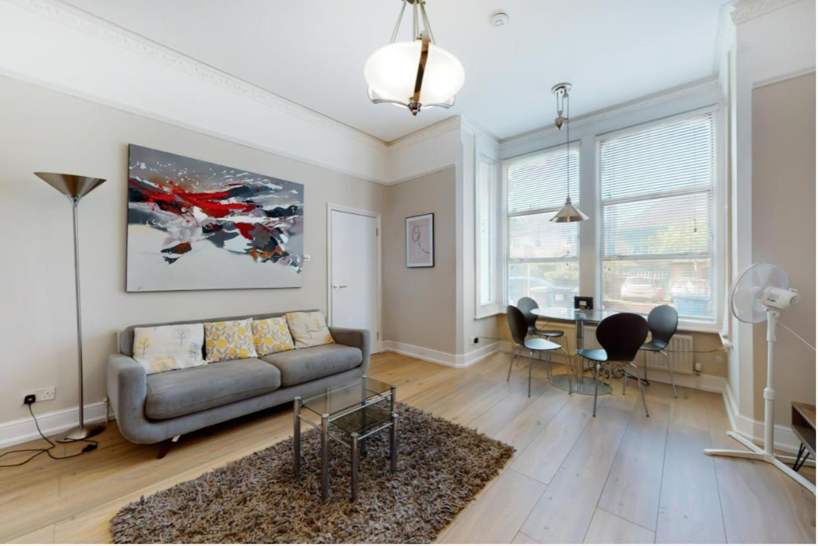 Super 1 Bedroom Flat In Hendon Near Middlesex University With Private Parking Exterior photo
